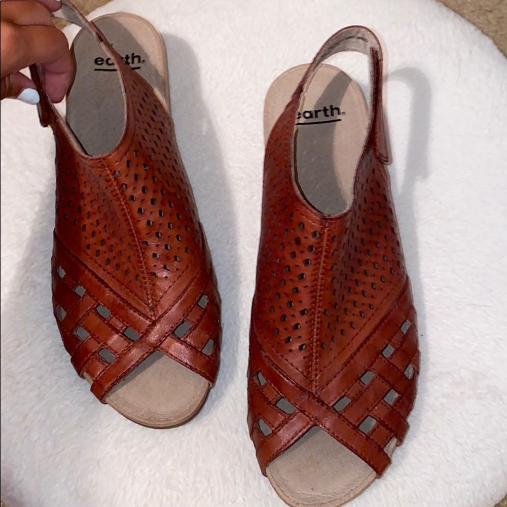 Earth mini brown wedges!